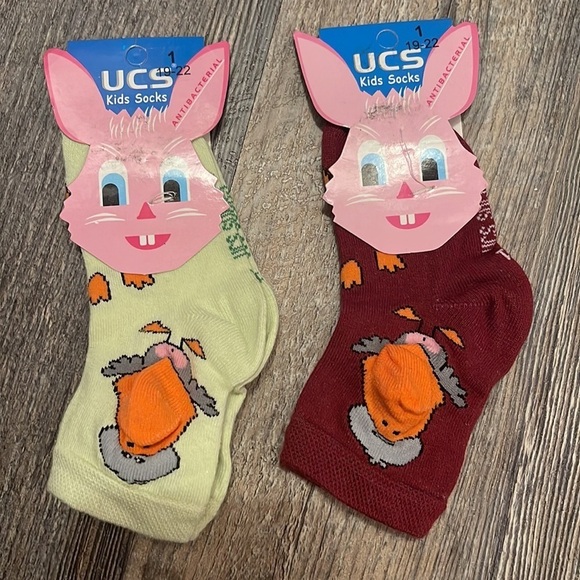 4 kid’s socks - Picture 3 of 7